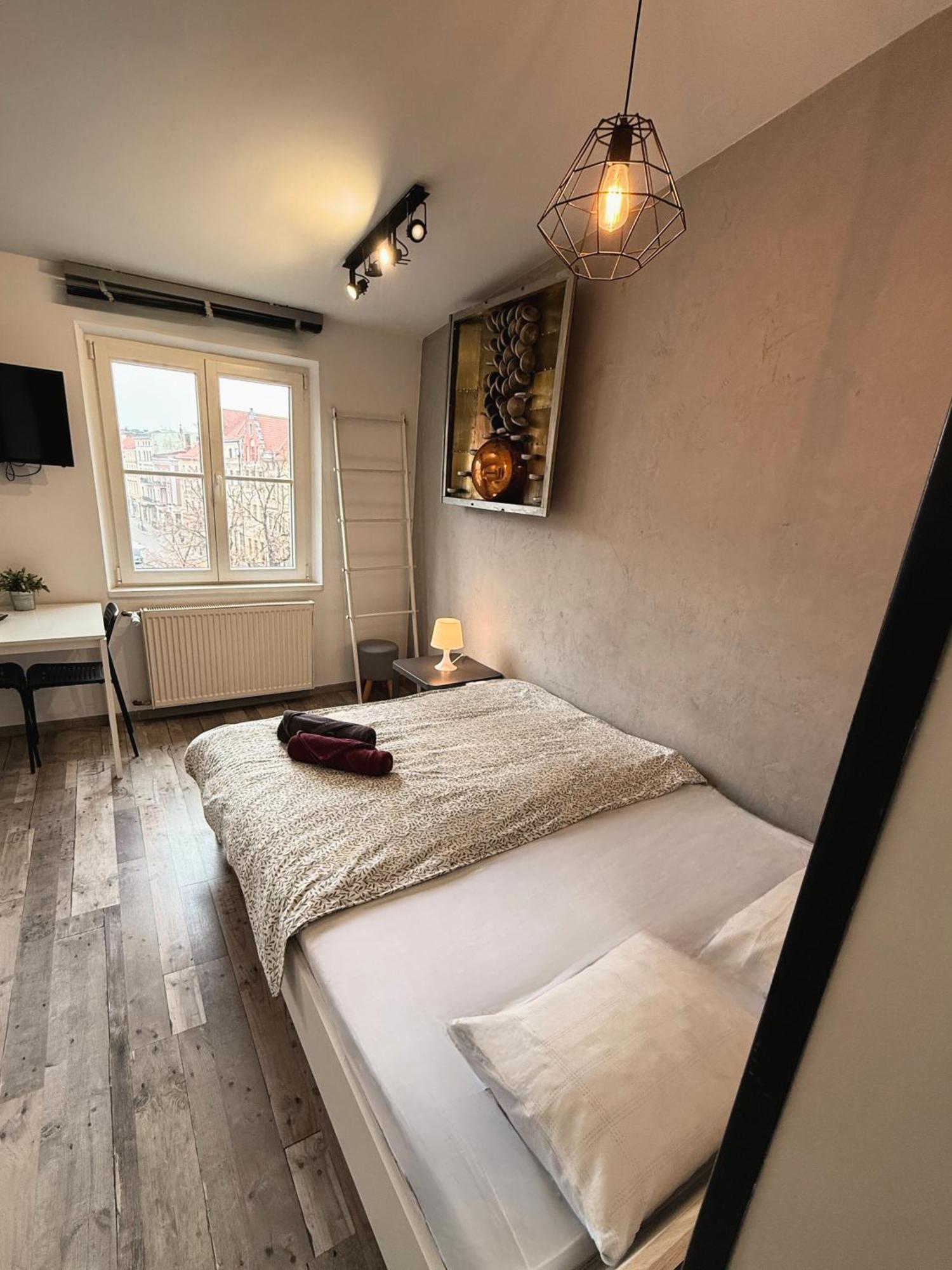 Apartament Z Widokiem Na Pomnik Kopernika - Rynek Staromiejski Torun Bagian luar foto